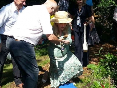 Mayoress Cllr Suzy P Webb planting a poppy.